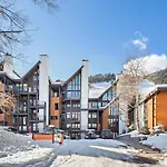 Fifth Avenue 303, Newly Remodeled, Light-Filled 3 Bdr Condo, Close To Ski Slopes