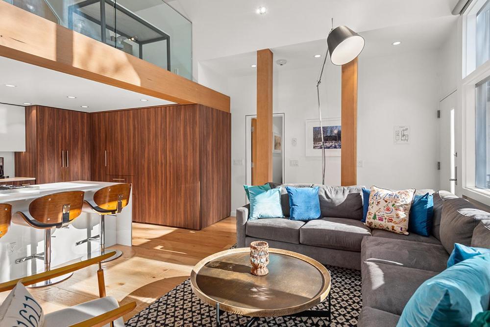 Fifth Avenue 303, Newly Remodeled, Light-filled 3 Bdr Condo, Close To Slopes