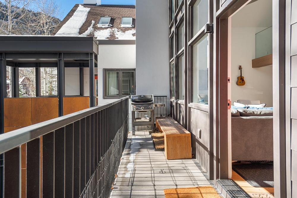 Fifth Avenue 303, Newly Remodeled, Light-filled 3 Bdr Condo, Close To Slopes Holiday home *