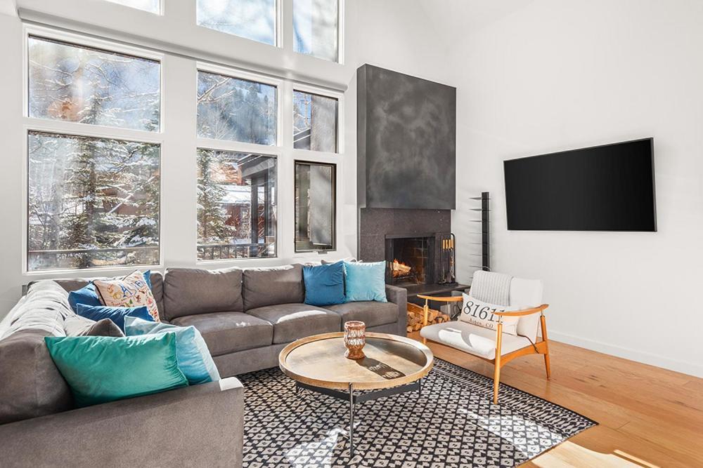 Fifth Avenue 303, Newly Remodeled, Light-filled 3 Bdr Condo, Close To Slopes Aspen