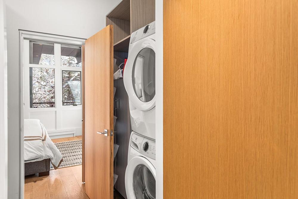 Fifth Avenue 303, Newly Remodeled, Light-filled 3 Bdr Condo, Close To Slopes Holiday home